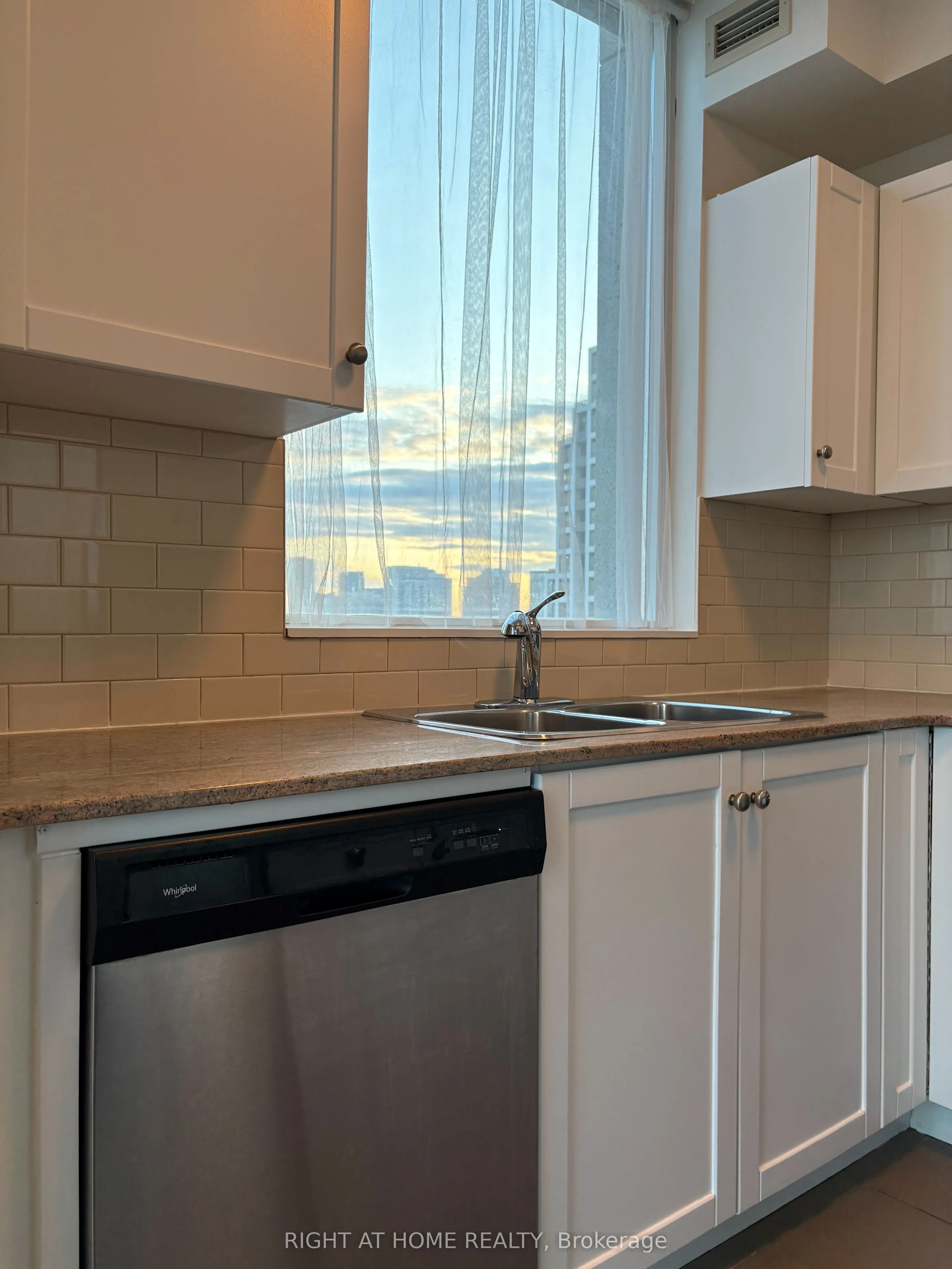 3504 Hurontario Street, #3503