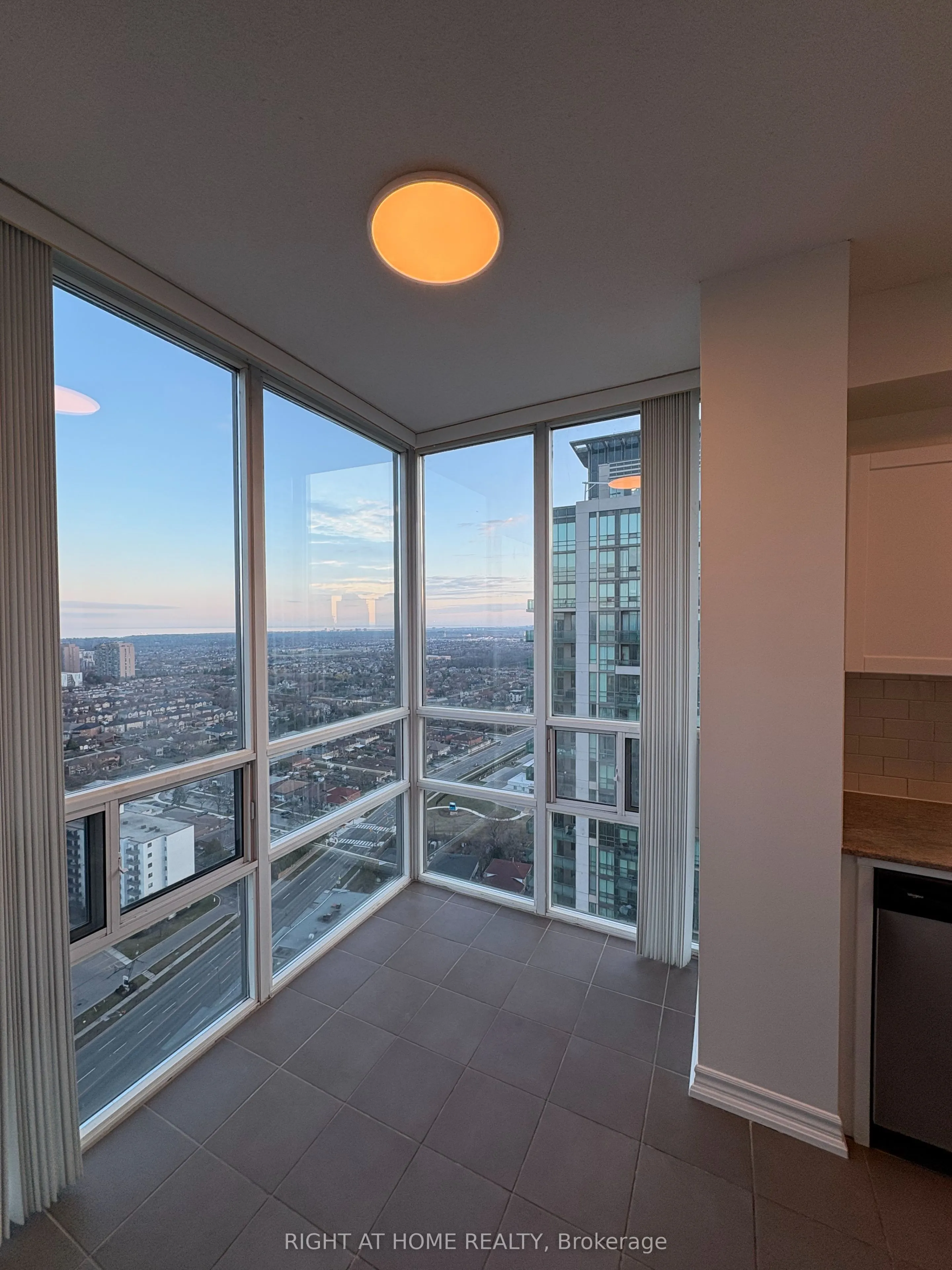 3504 Hurontario Street, #3503