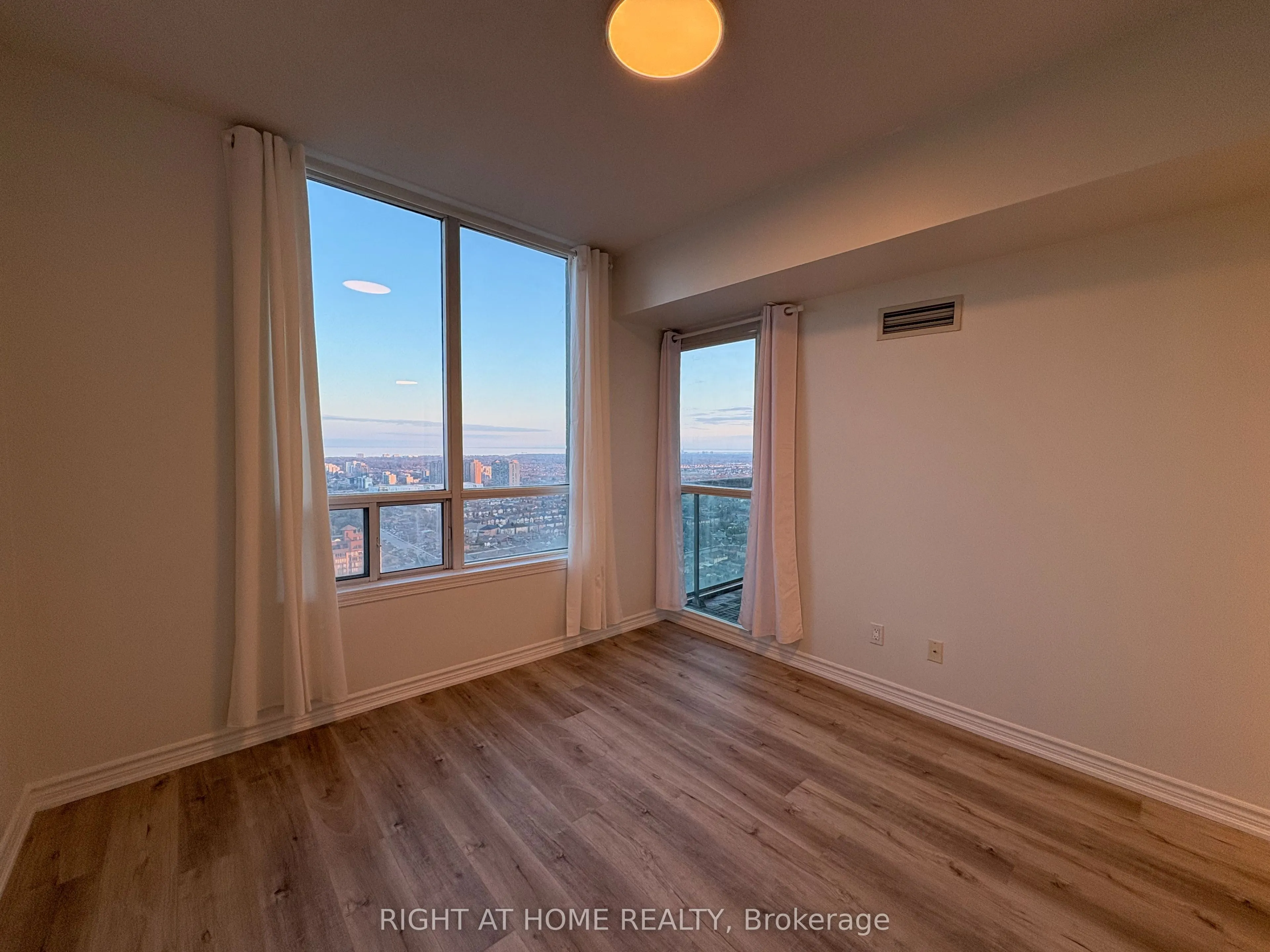 3504 Hurontario Street, #3503
