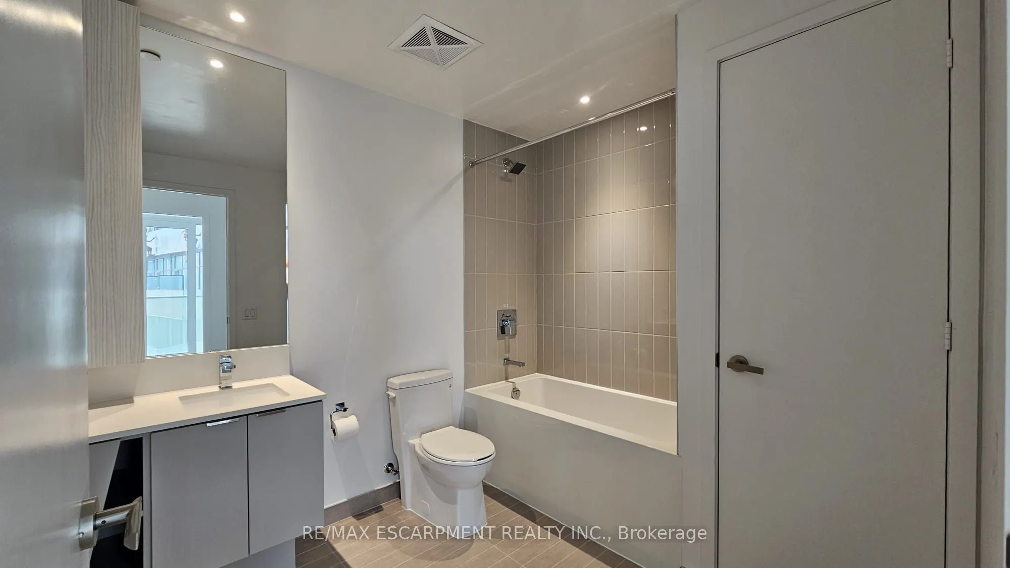 3883 Quartz Road, #608