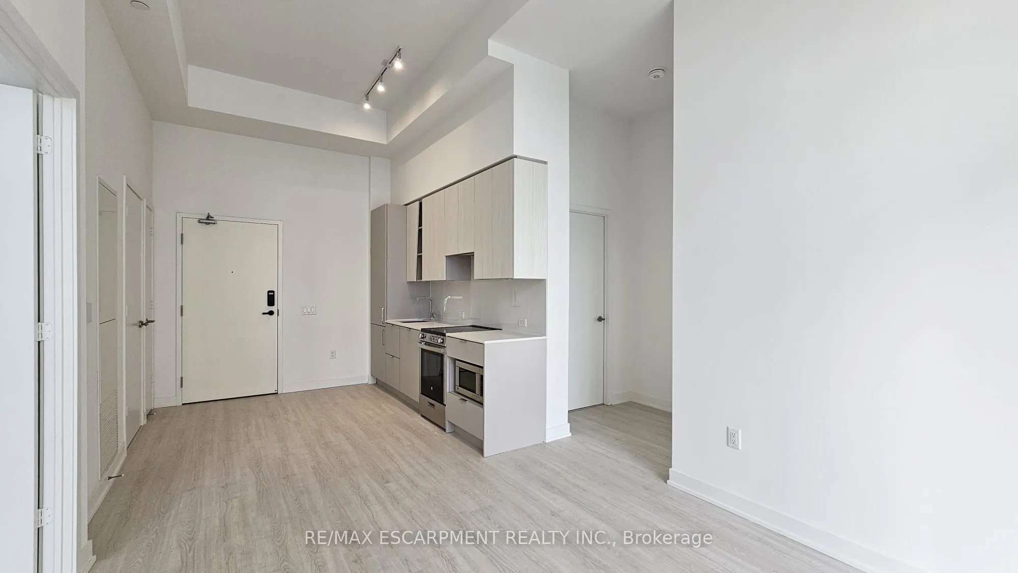 3883 Quartz Road, #608