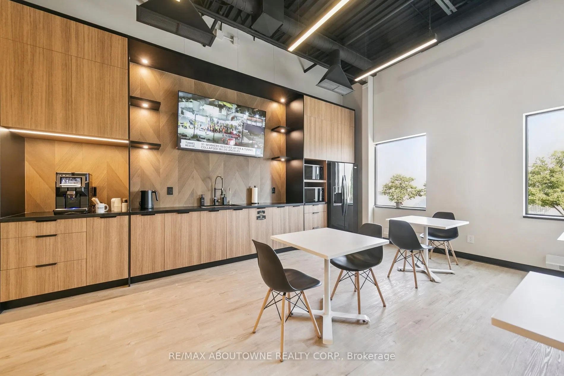 320 Matheson Boulevard W, #211-2