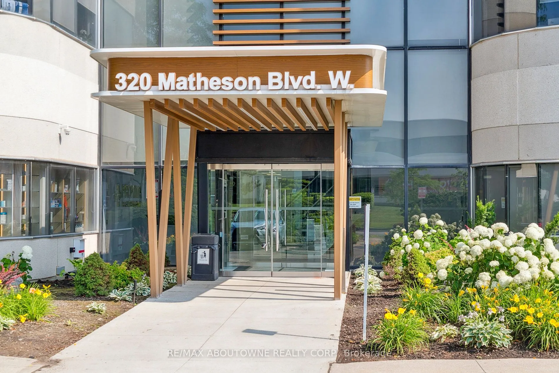 320 Matheson Boulevard W, #211-4