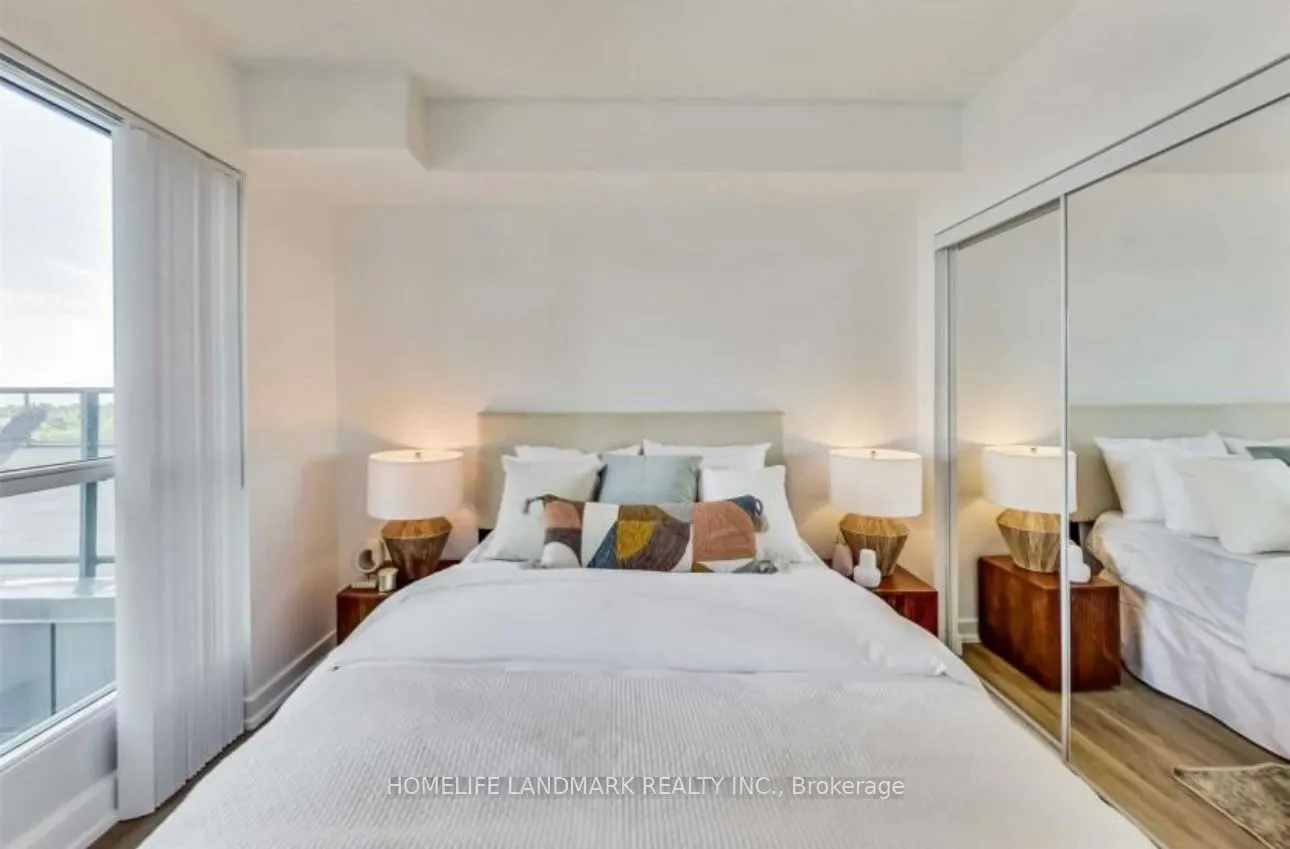 2220 Lake Shore Boulevard W, #907