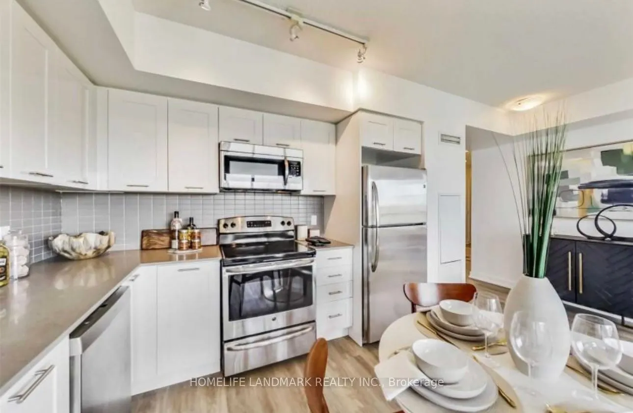 2220 Lake Shore Boulevard W, #907