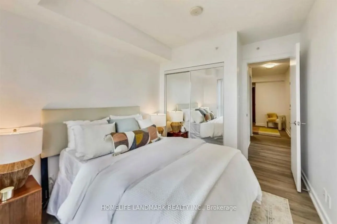 2220 Lake Shore Boulevard W, #907