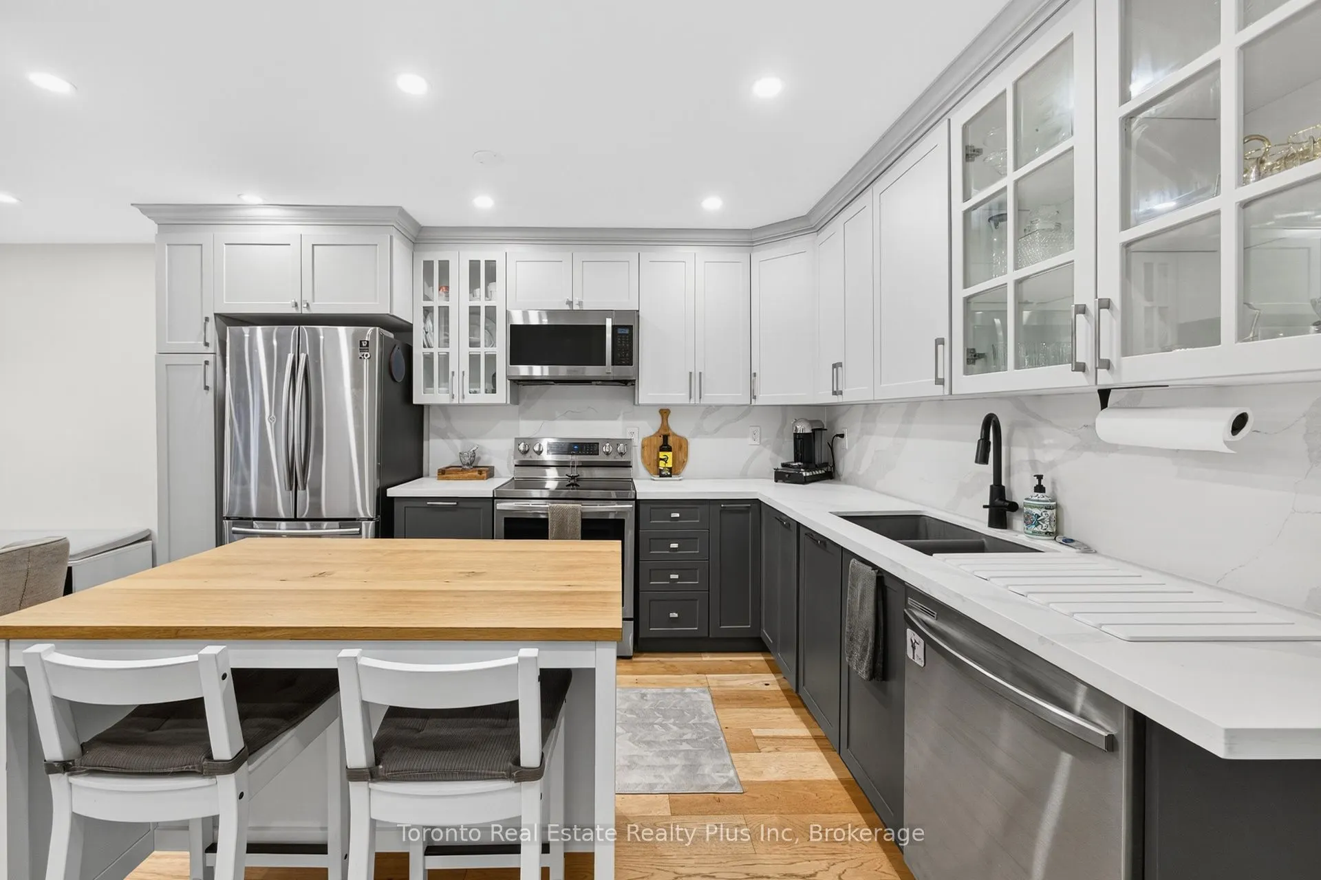 2945 Thomas Street, #119