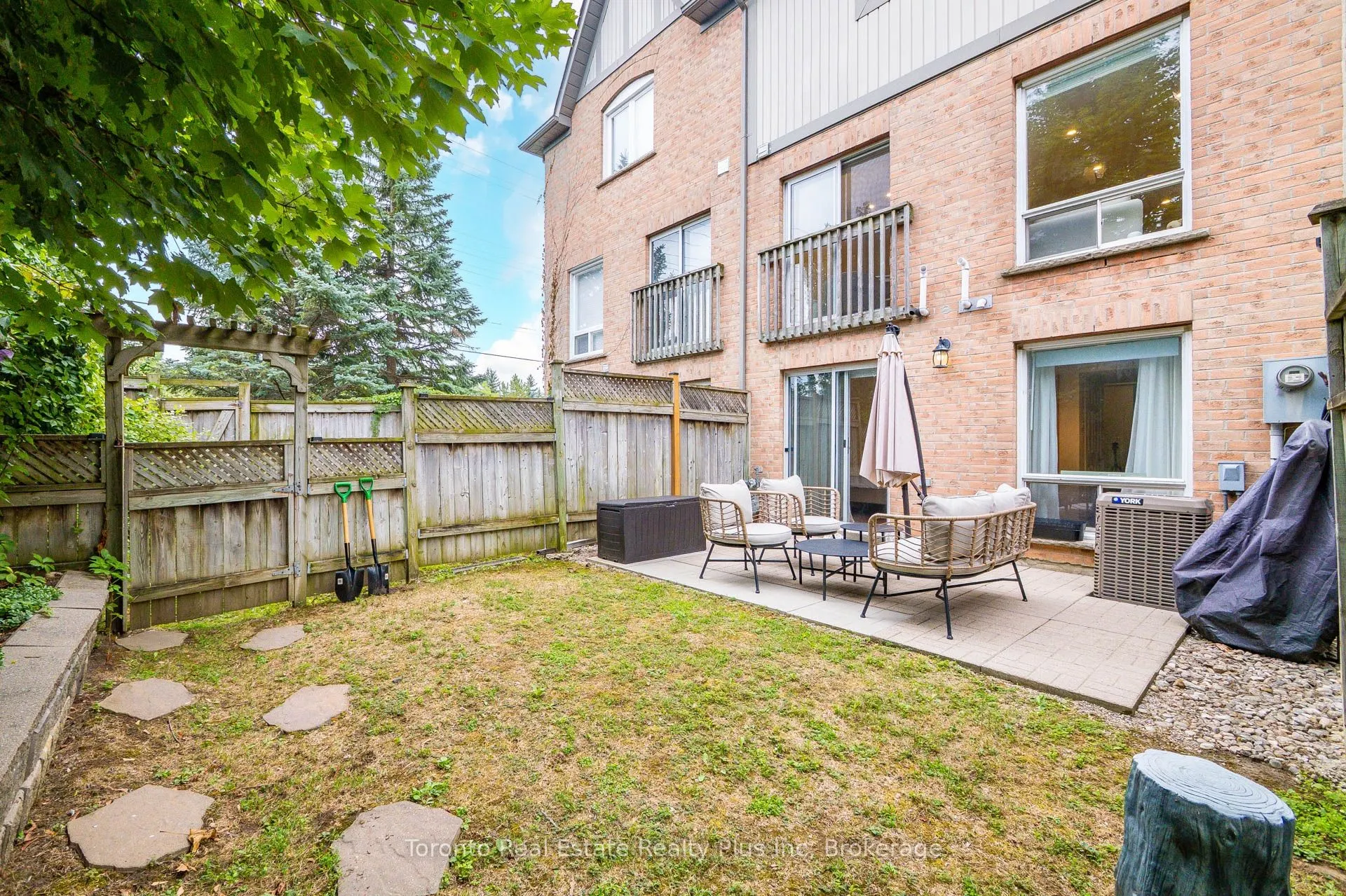 2945 Thomas Street, #119