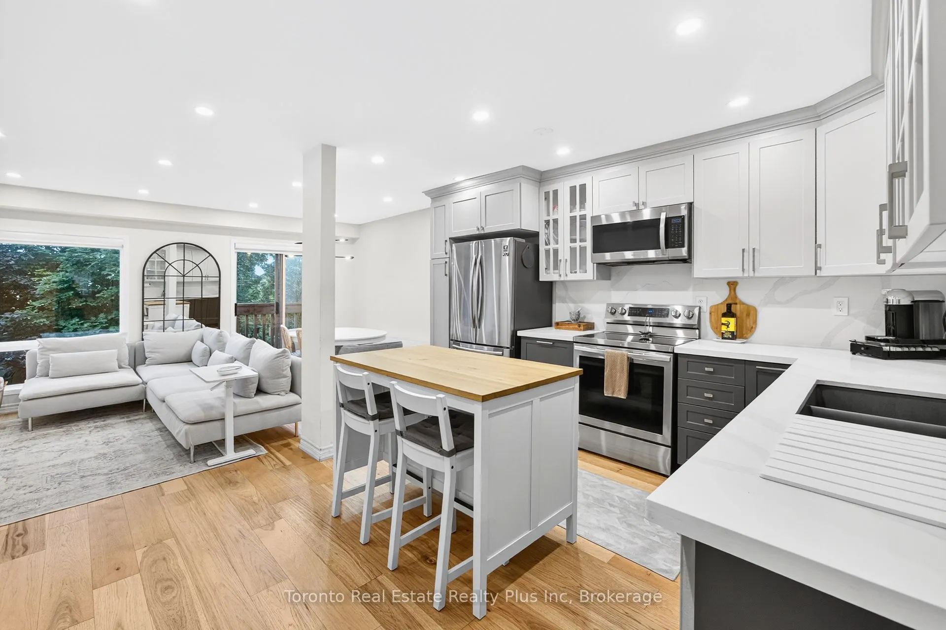2945 Thomas Street, #119