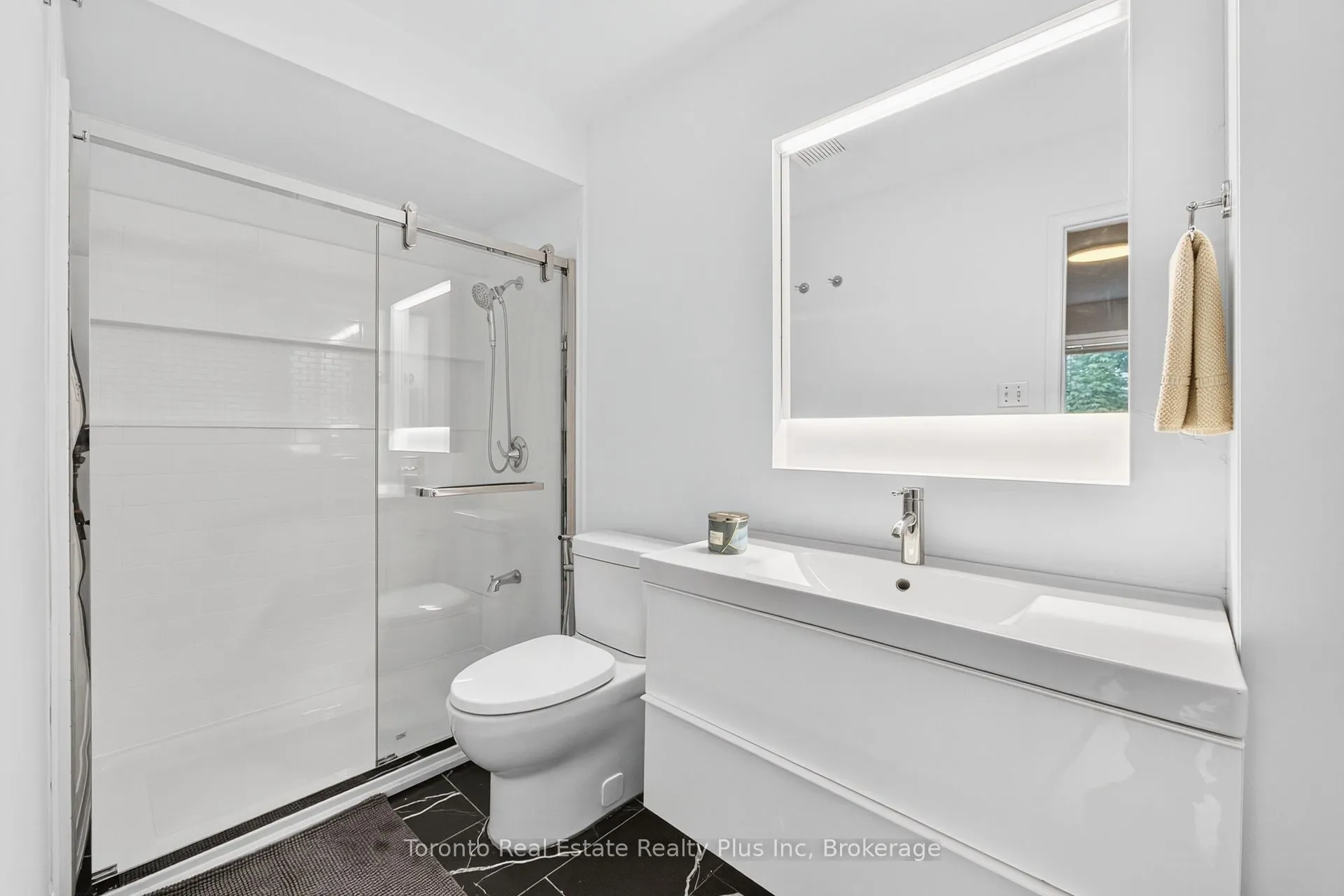 2945 Thomas Street, #119