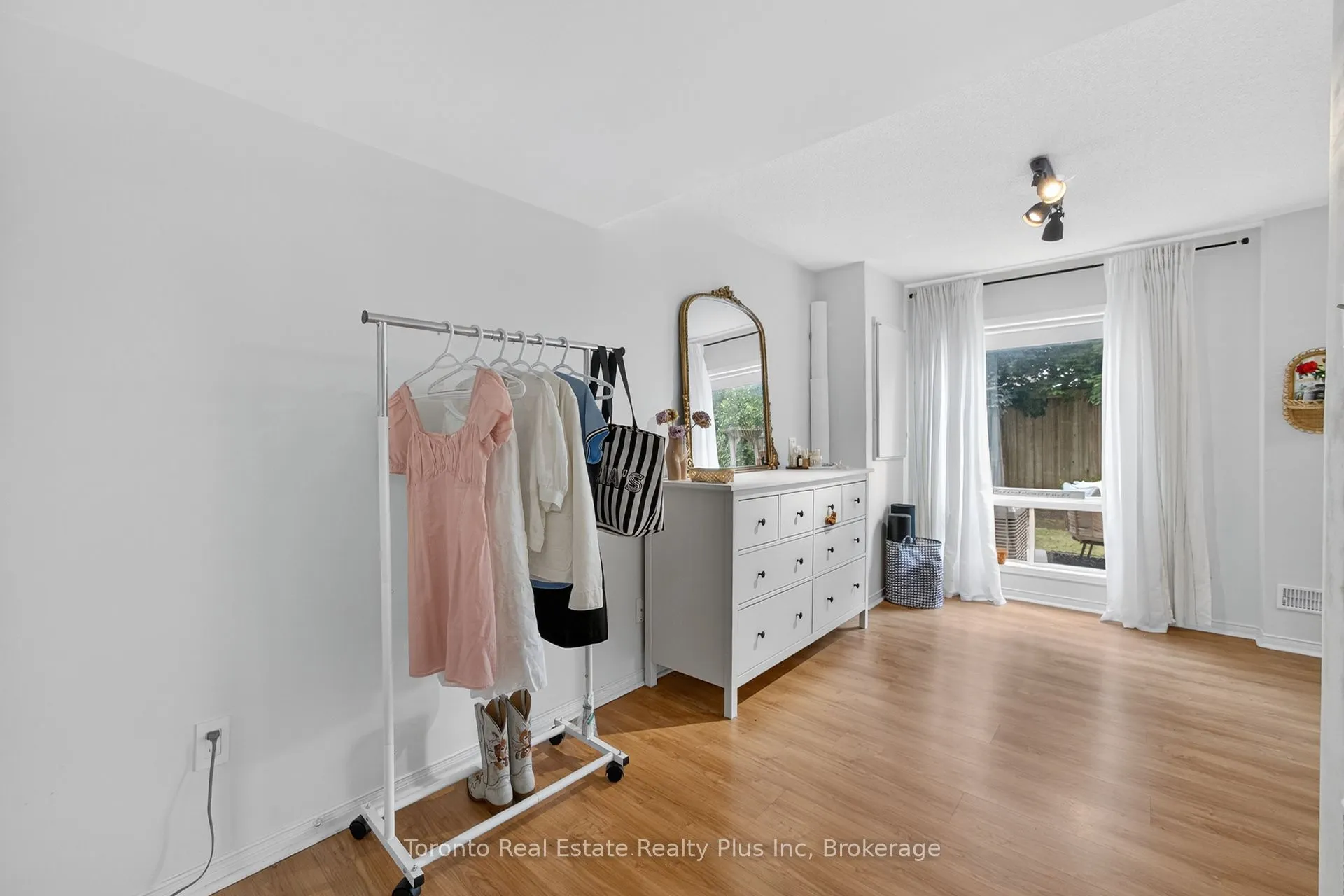 2945 Thomas Street, #119