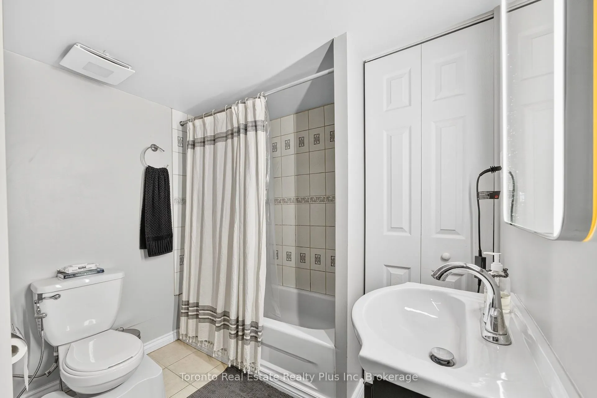 2945 Thomas Street, #119