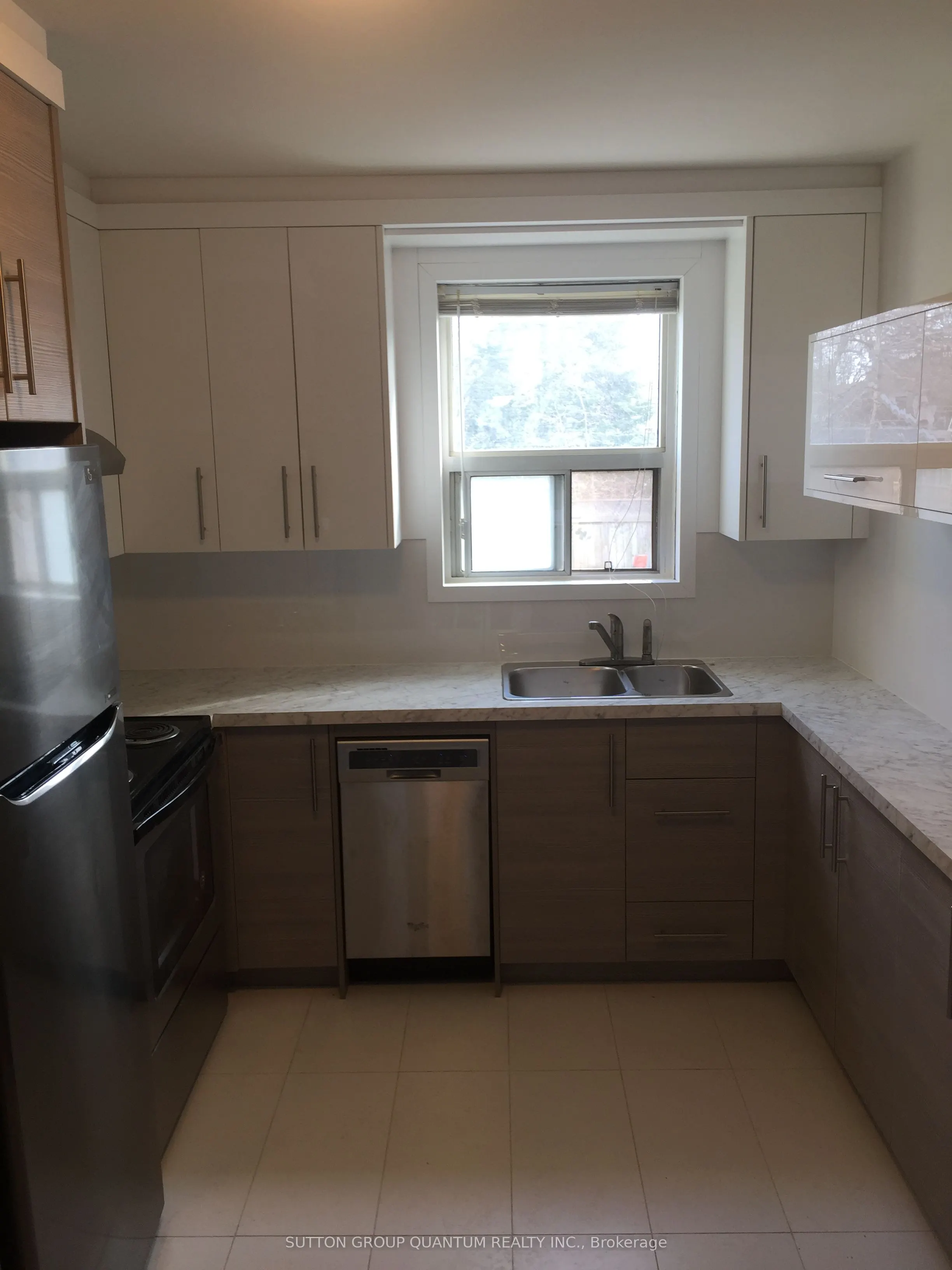 339 Lakeshore Road E, #3