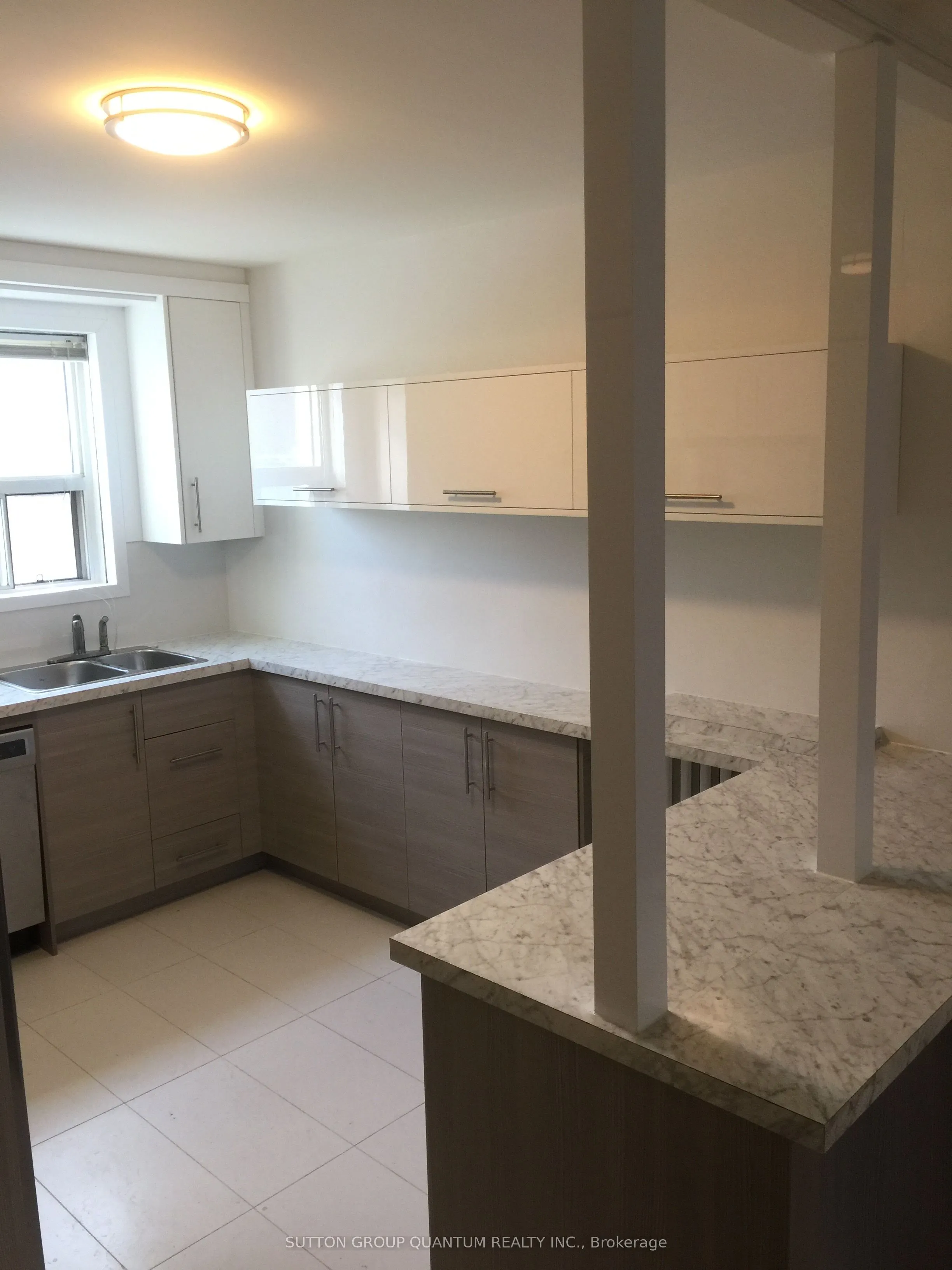 339 Lakeshore Road E, #3