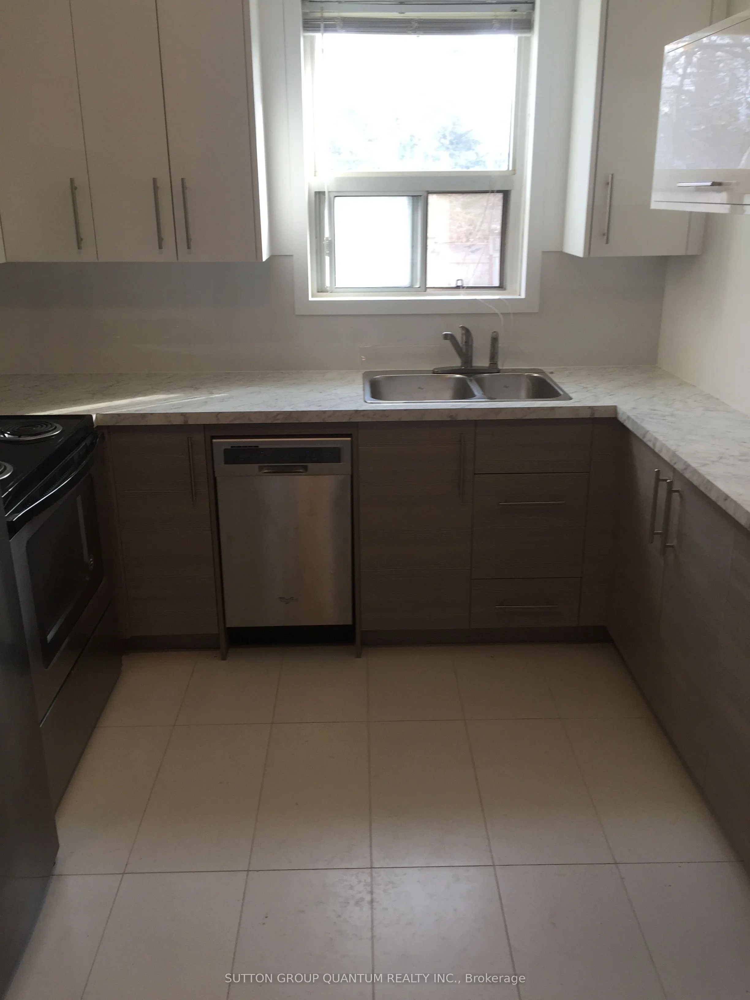 339 Lakeshore Road E, #3