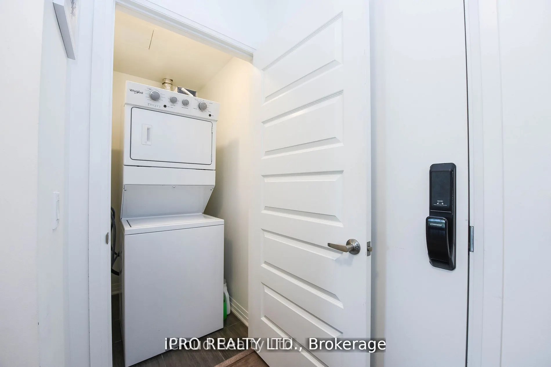 95 Dundas Street, #004