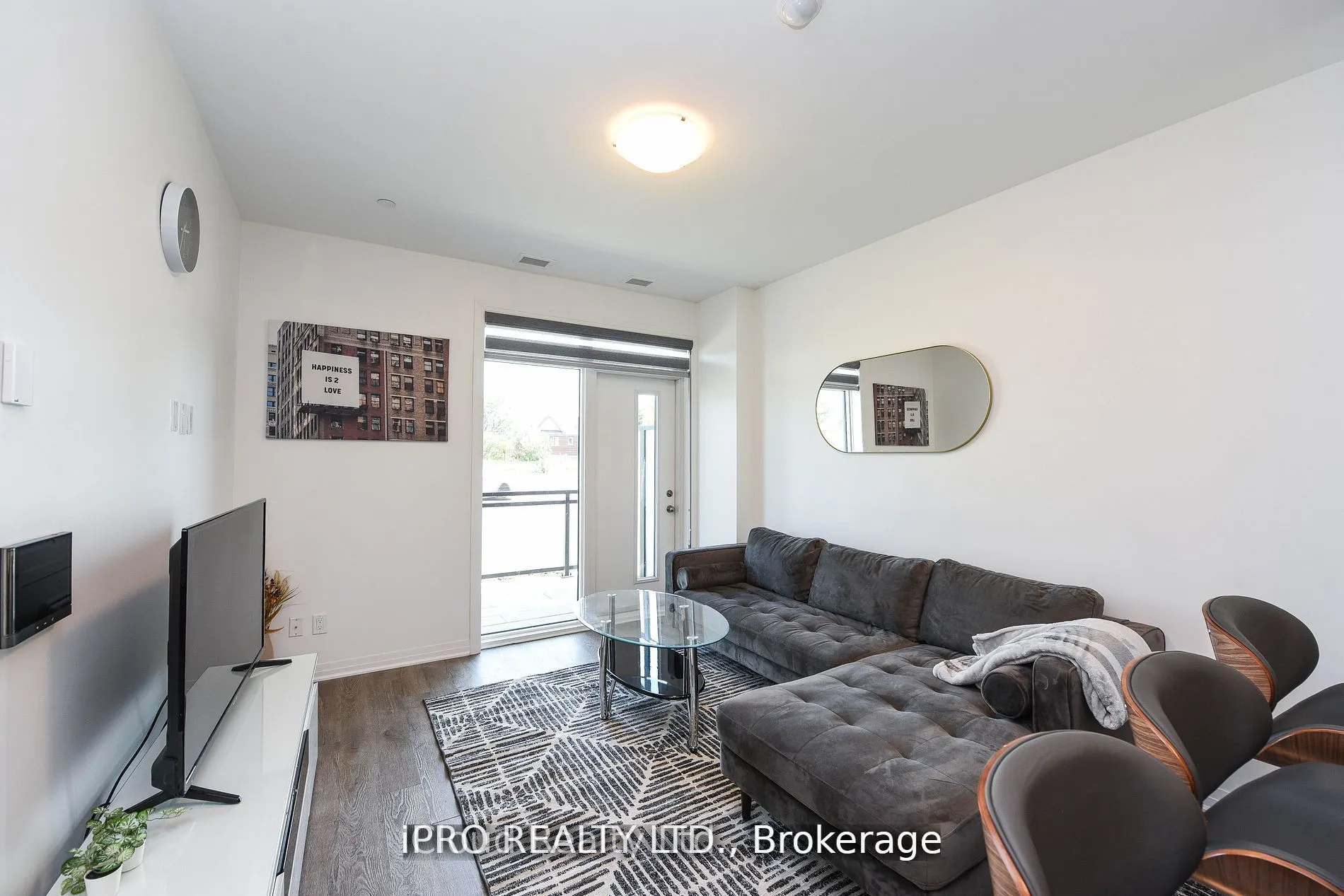 95 Dundas Street, #004