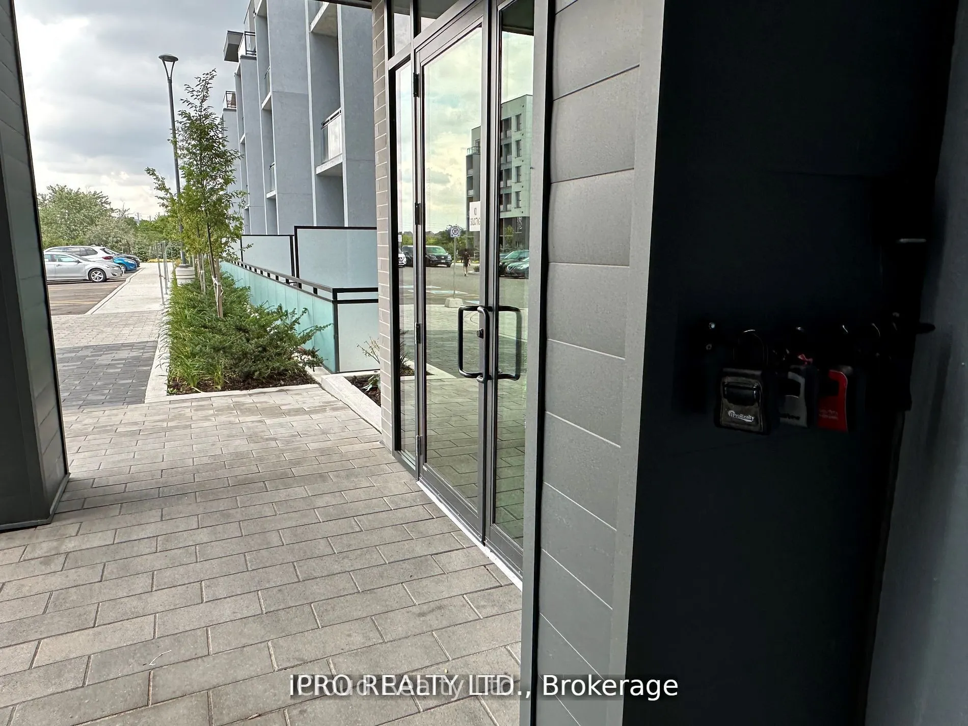 95 Dundas Street, #004