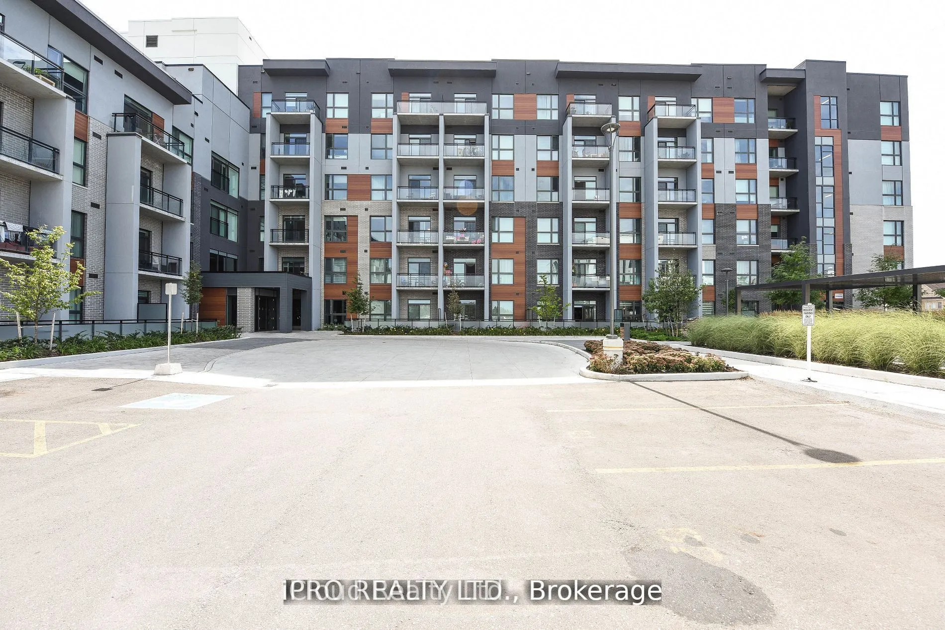 95 Dundas Street, #004