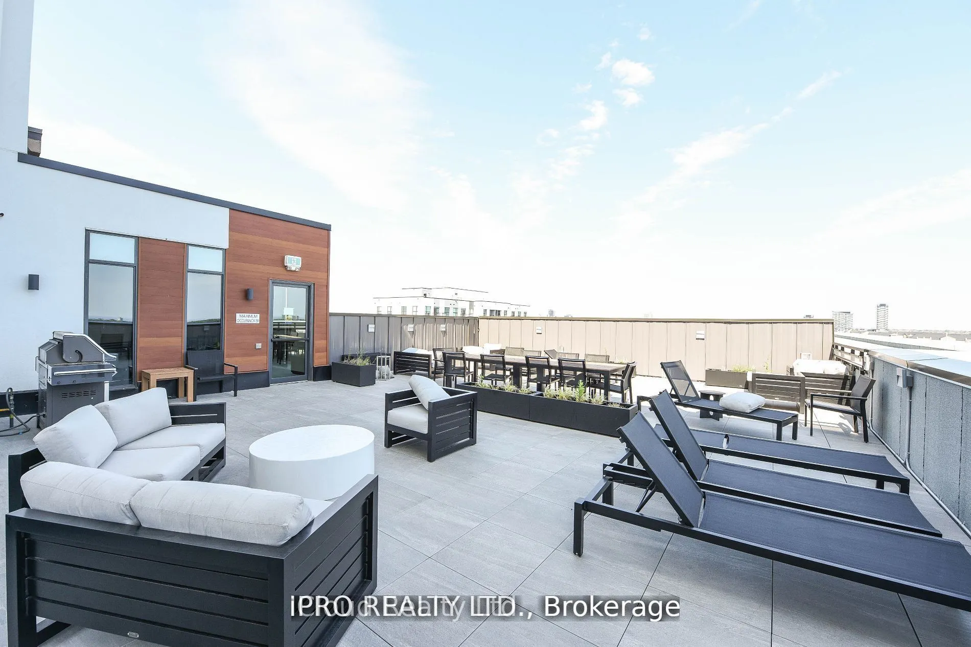 95 Dundas Street, #004