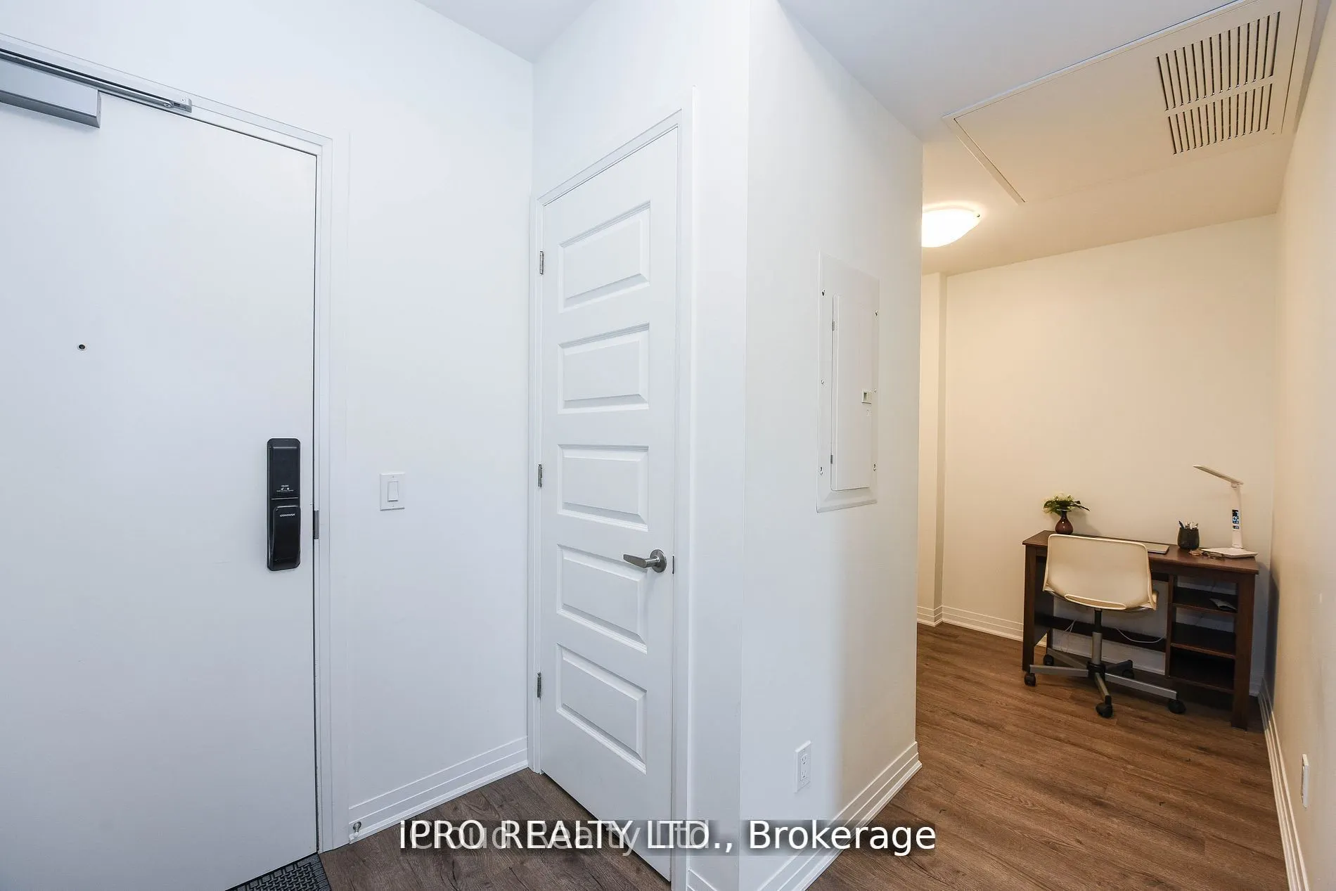 95 Dundas Street, #004