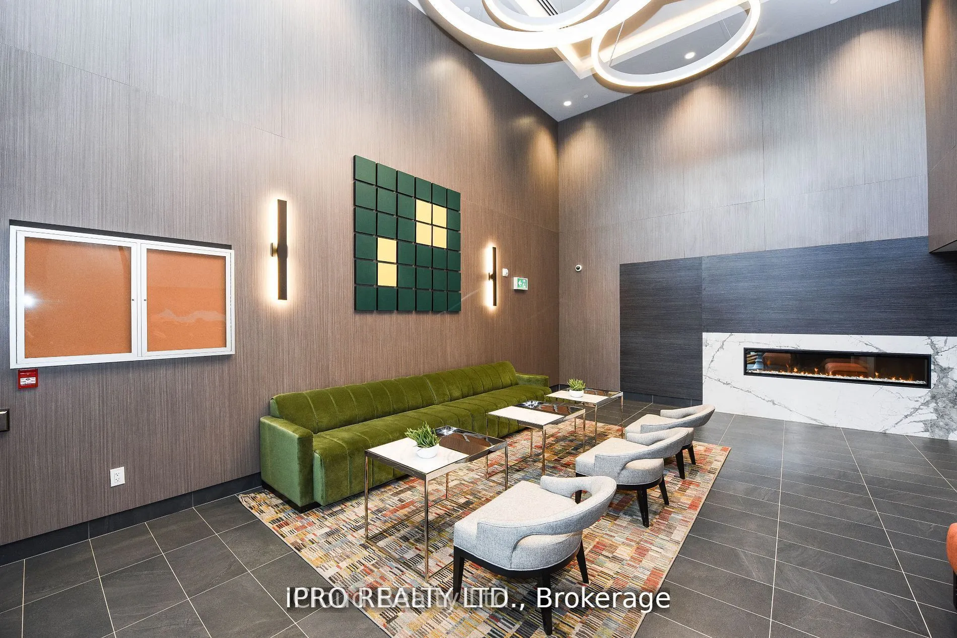 95 Dundas Street, #004