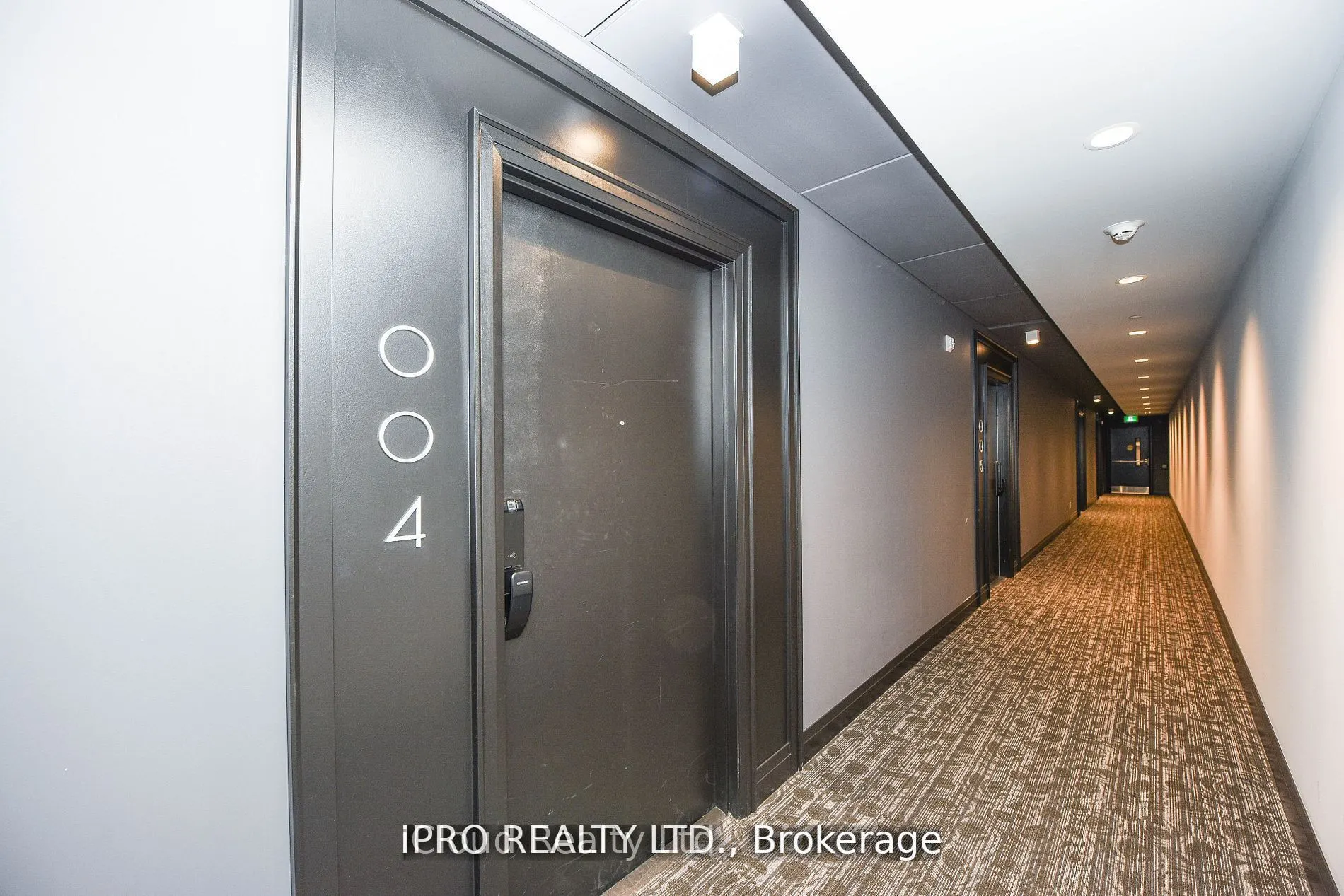 95 Dundas Street, #004