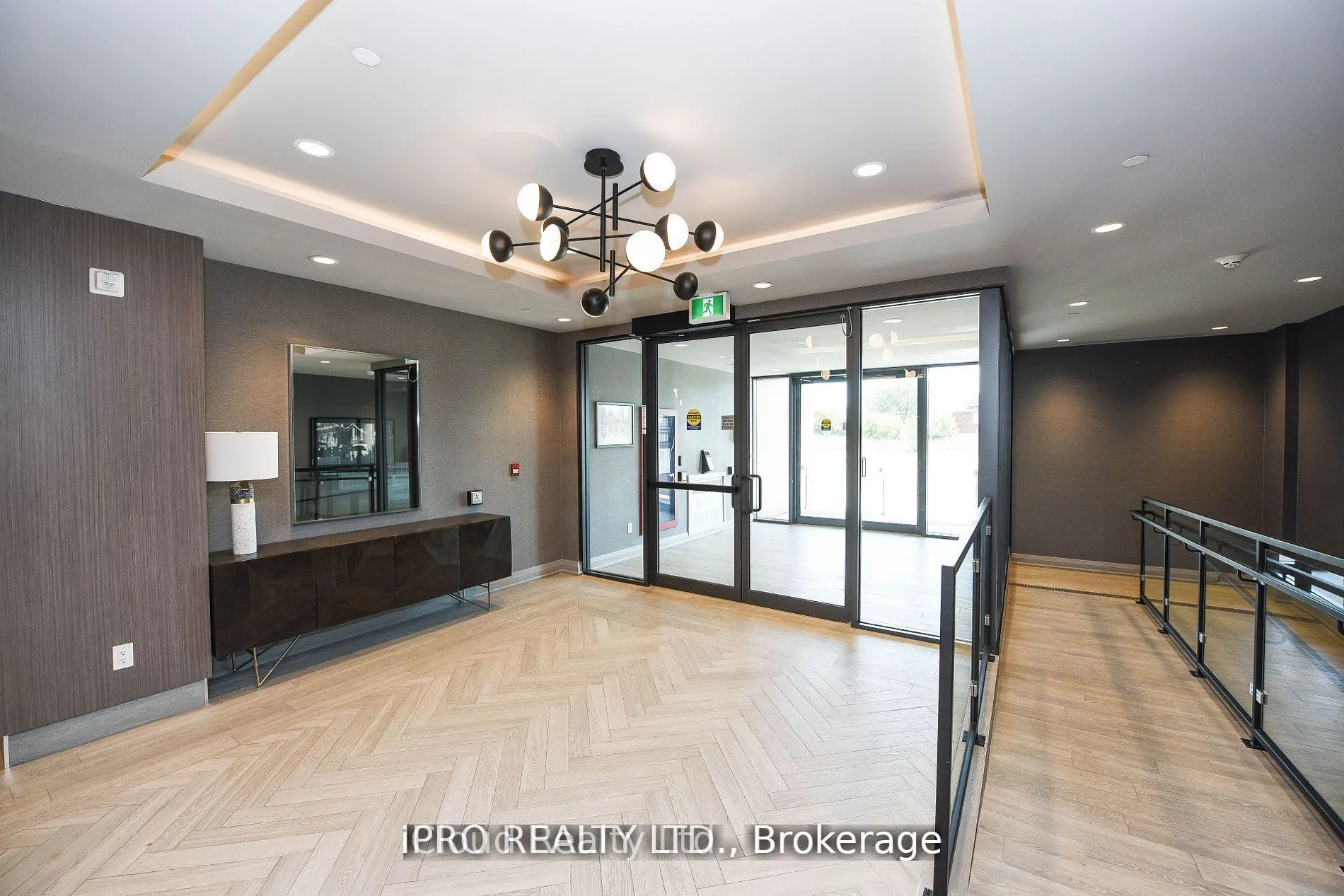 95 Dundas Street, #004