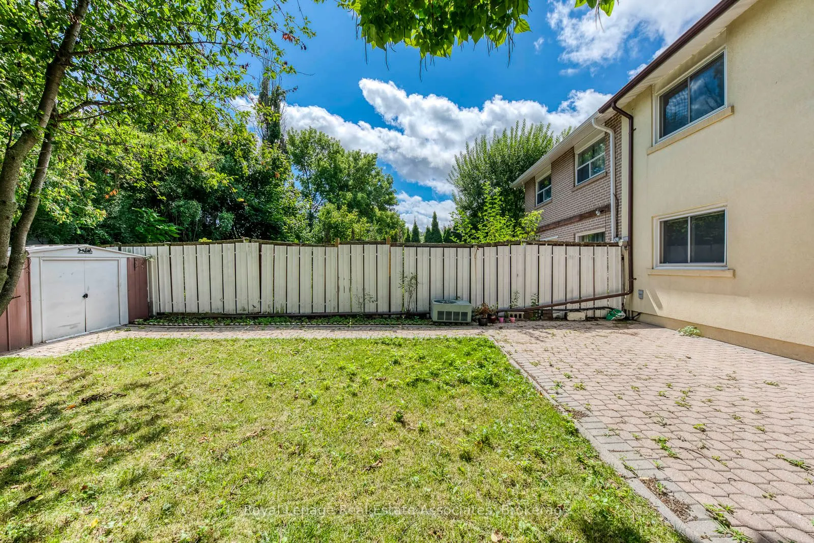 1867 Sandgate Crescent, #Lower
