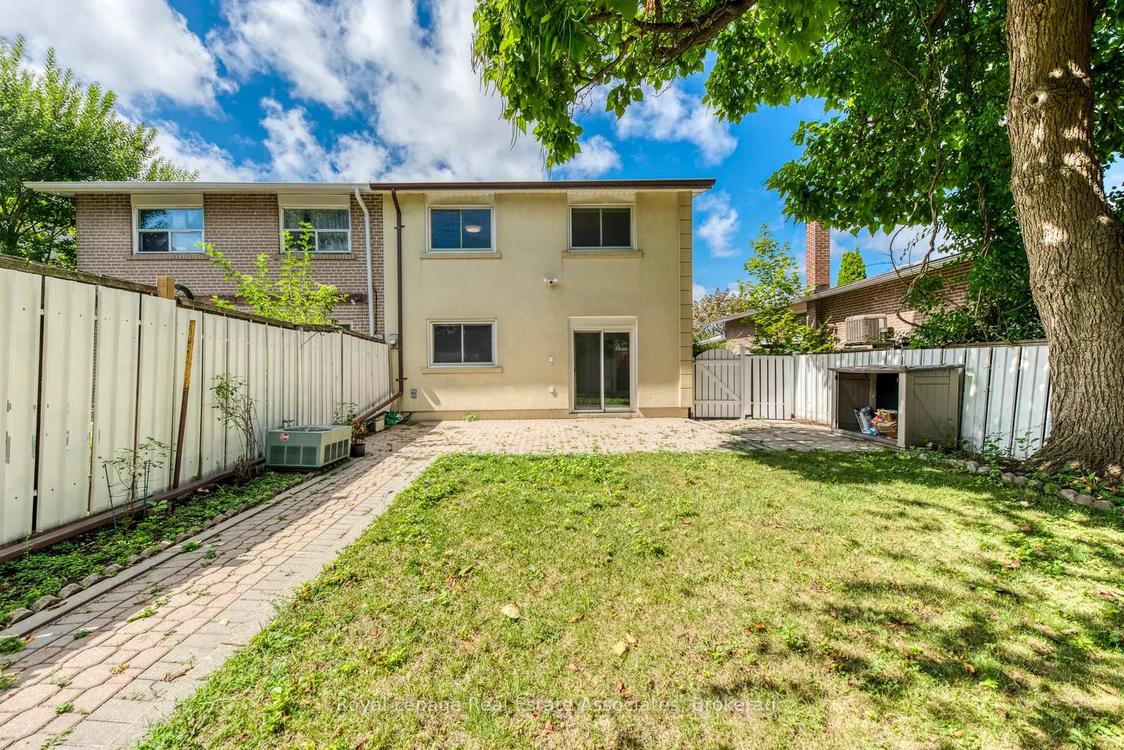 1867 Sandgate Crescent, #Lower