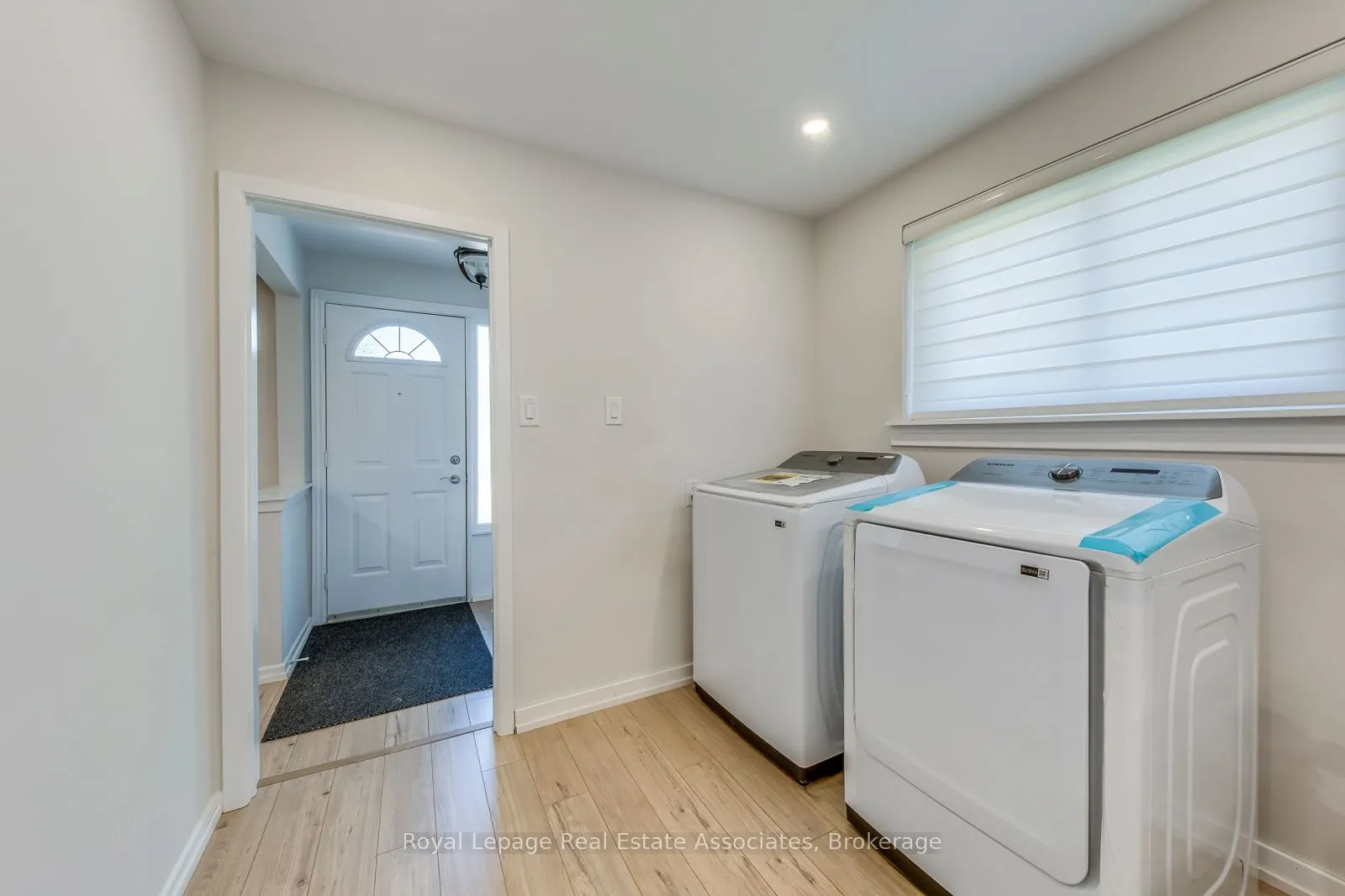 1867 Sandgate Crescent, #Lower