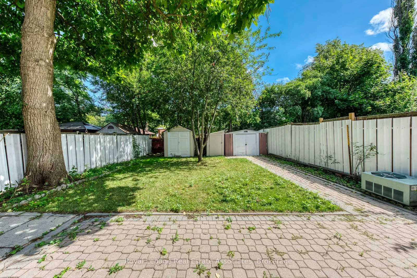 1867 Sandgate Crescent, #Lower