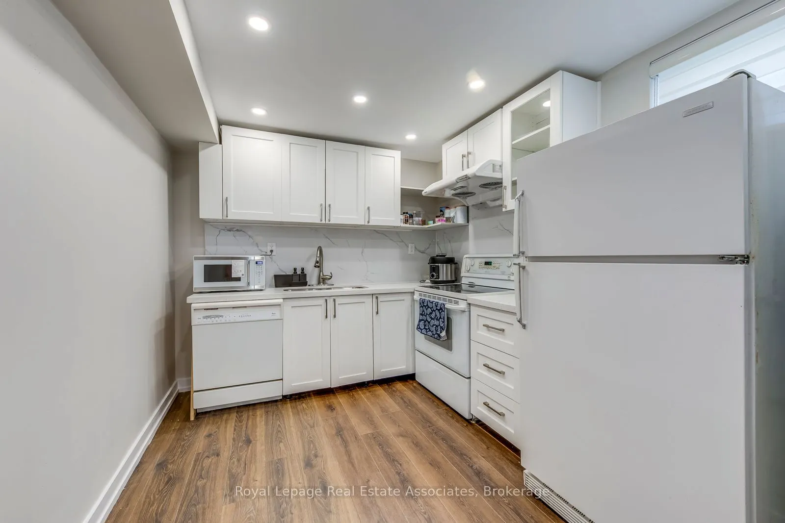 1867 Sandgate Crescent, #Upper