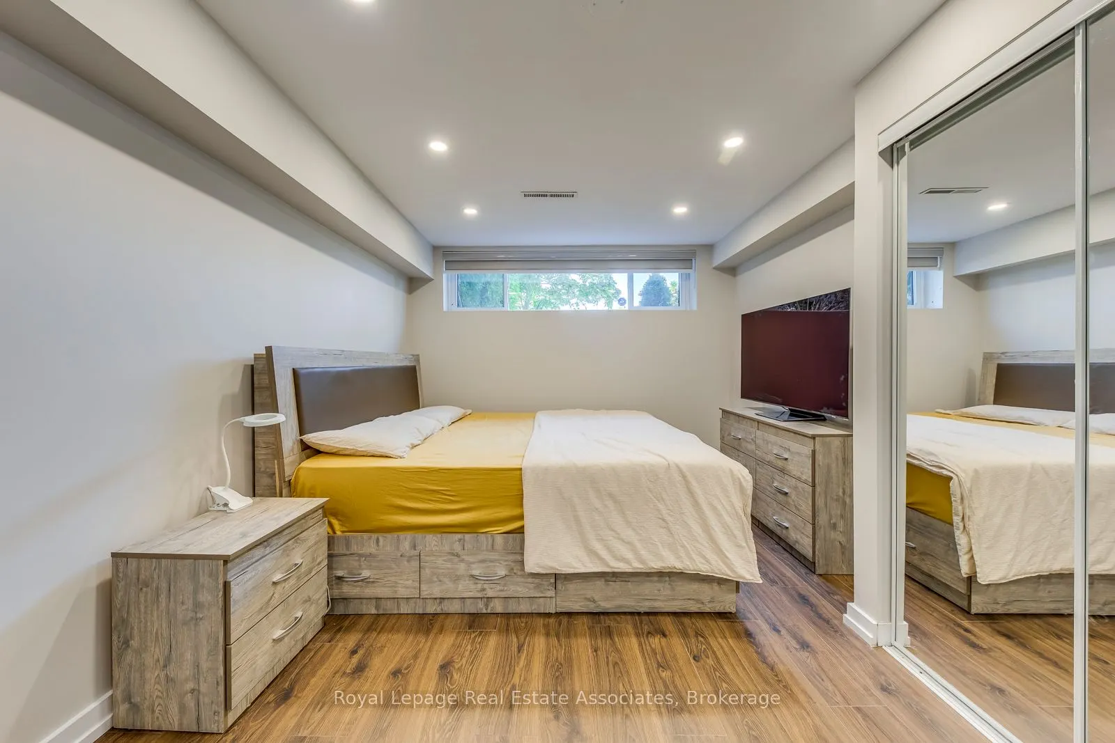 1867 Sandgate Crescent, #Upper
