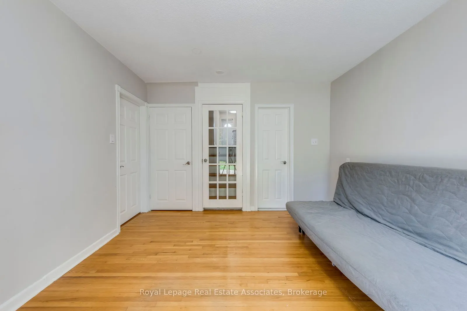1867 Sandgate Crescent, #Upper