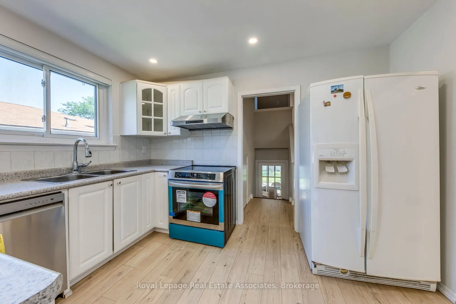 1867 Sandgate Crescent, #Upper