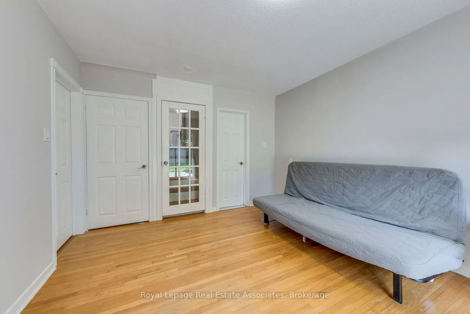 1867 Sandgate Crescent, #Upper