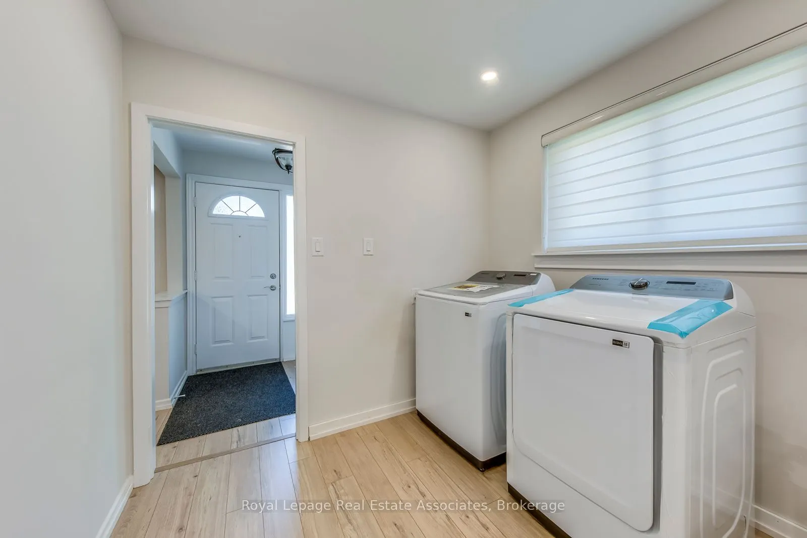 1867 Sandgate Crescent, #Upper