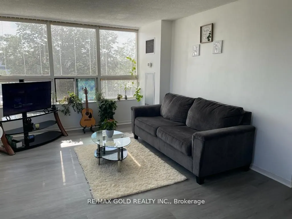 6 Humberline Drive N, #207