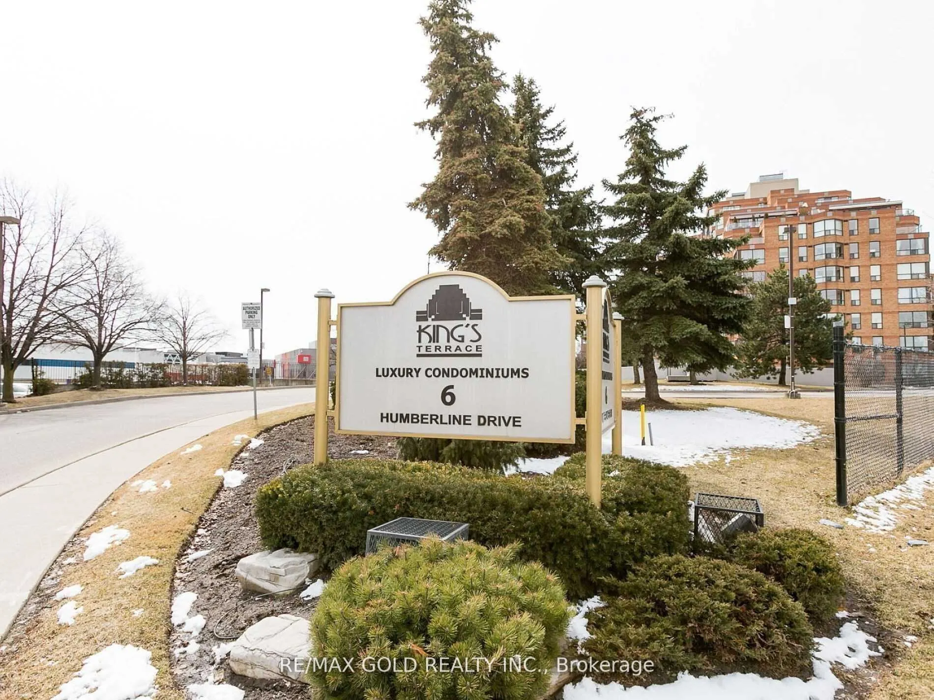 6 Humberline Drive N, #207