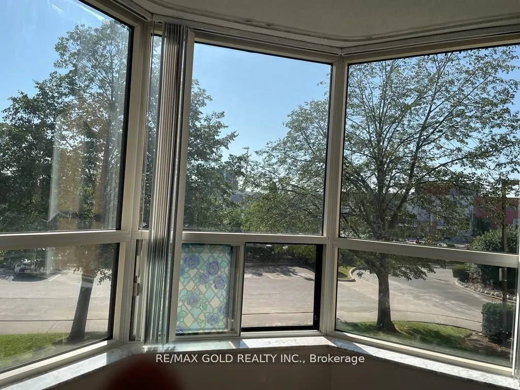 6 Humberline Drive N, #207