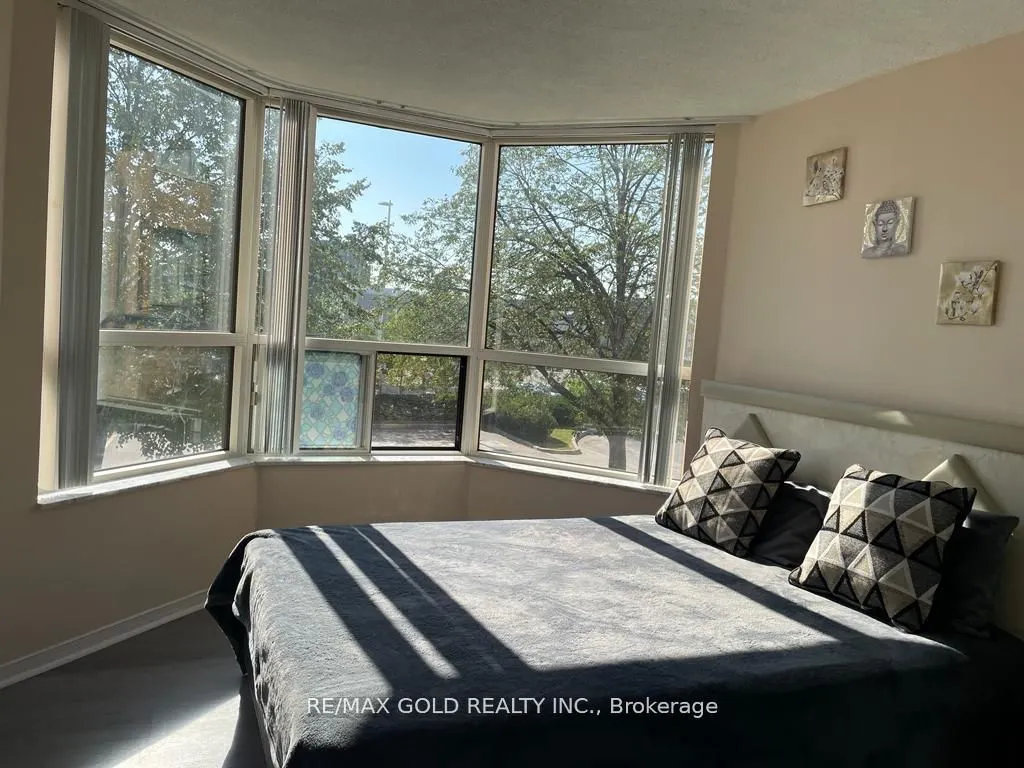 6 Humberline Drive N, #207