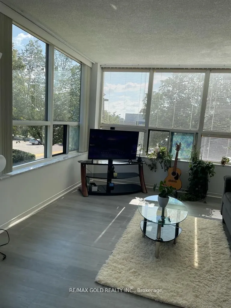 6 Humberline Drive N, #207