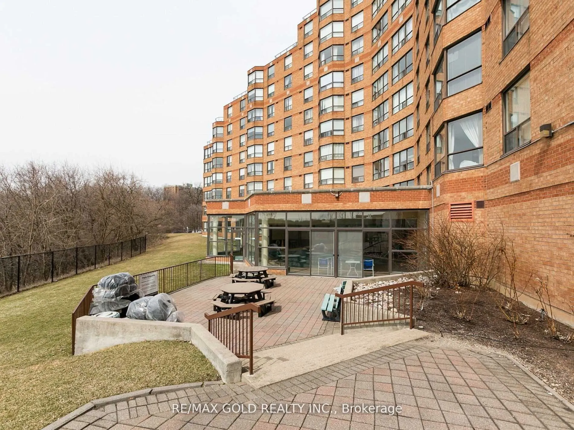 6 Humberline Drive N, #207