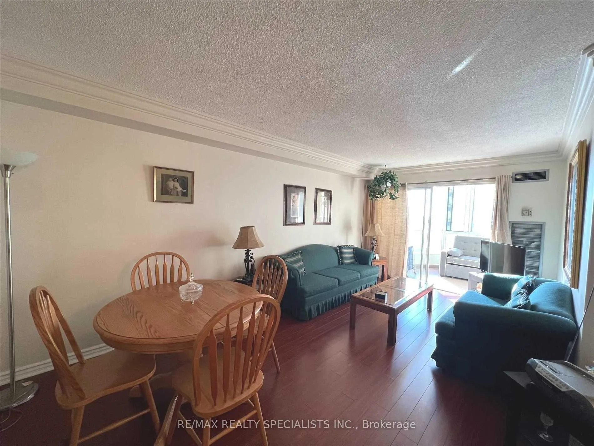 145 Hillcrest Avenue, #813 RM 2+Solarium