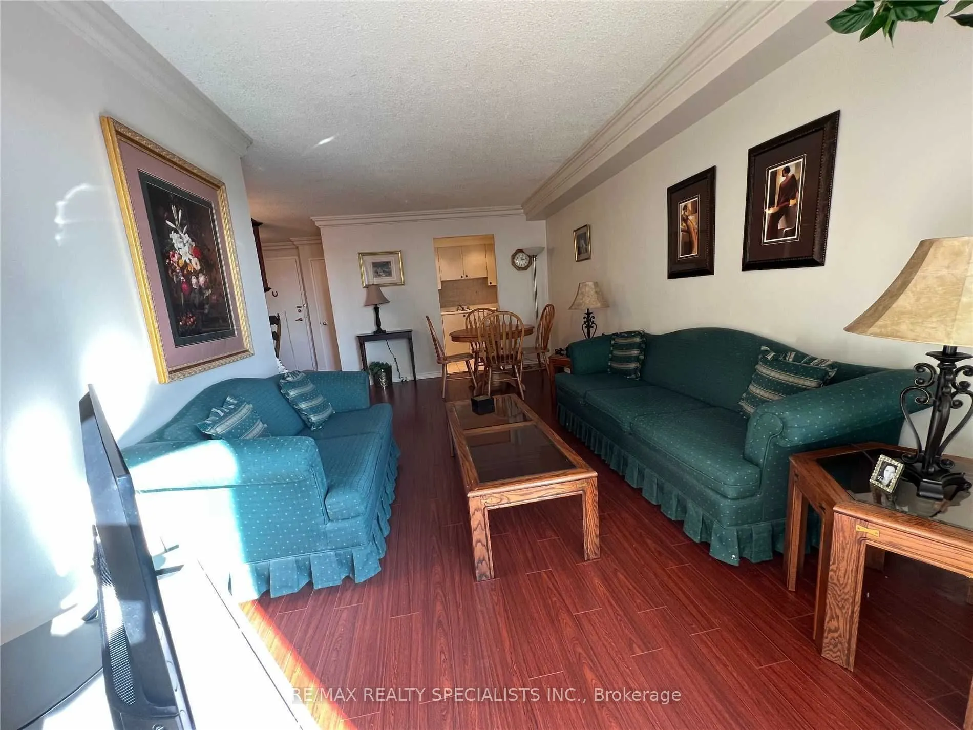 145 Hillcrest Avenue, #813 RM 2+Solarium