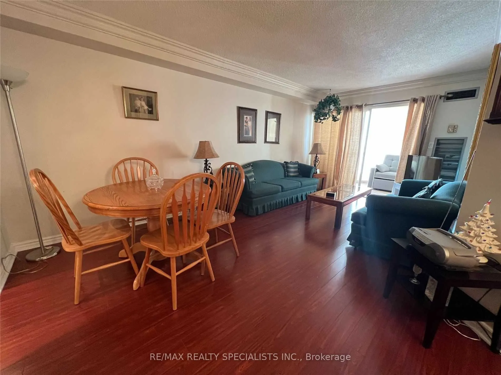145 Hillcrest Avenue, #813 RM 2+Solarium