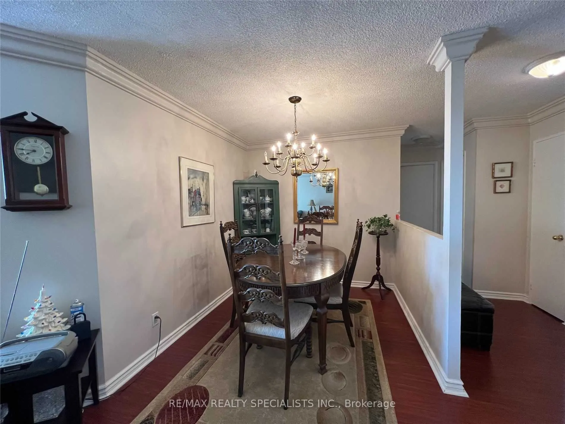 145 Hillcrest Avenue, #813 RM 2+Solarium