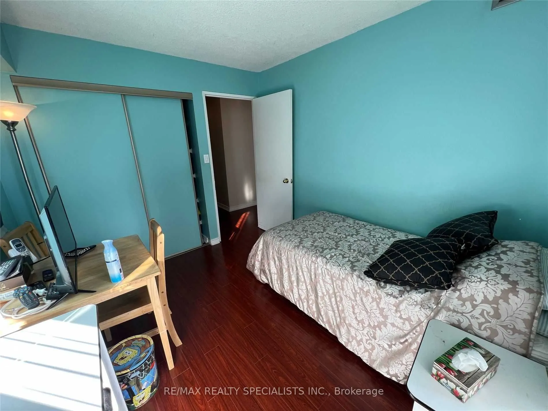 145 Hillcrest Avenue, #813 RM 2+Solarium