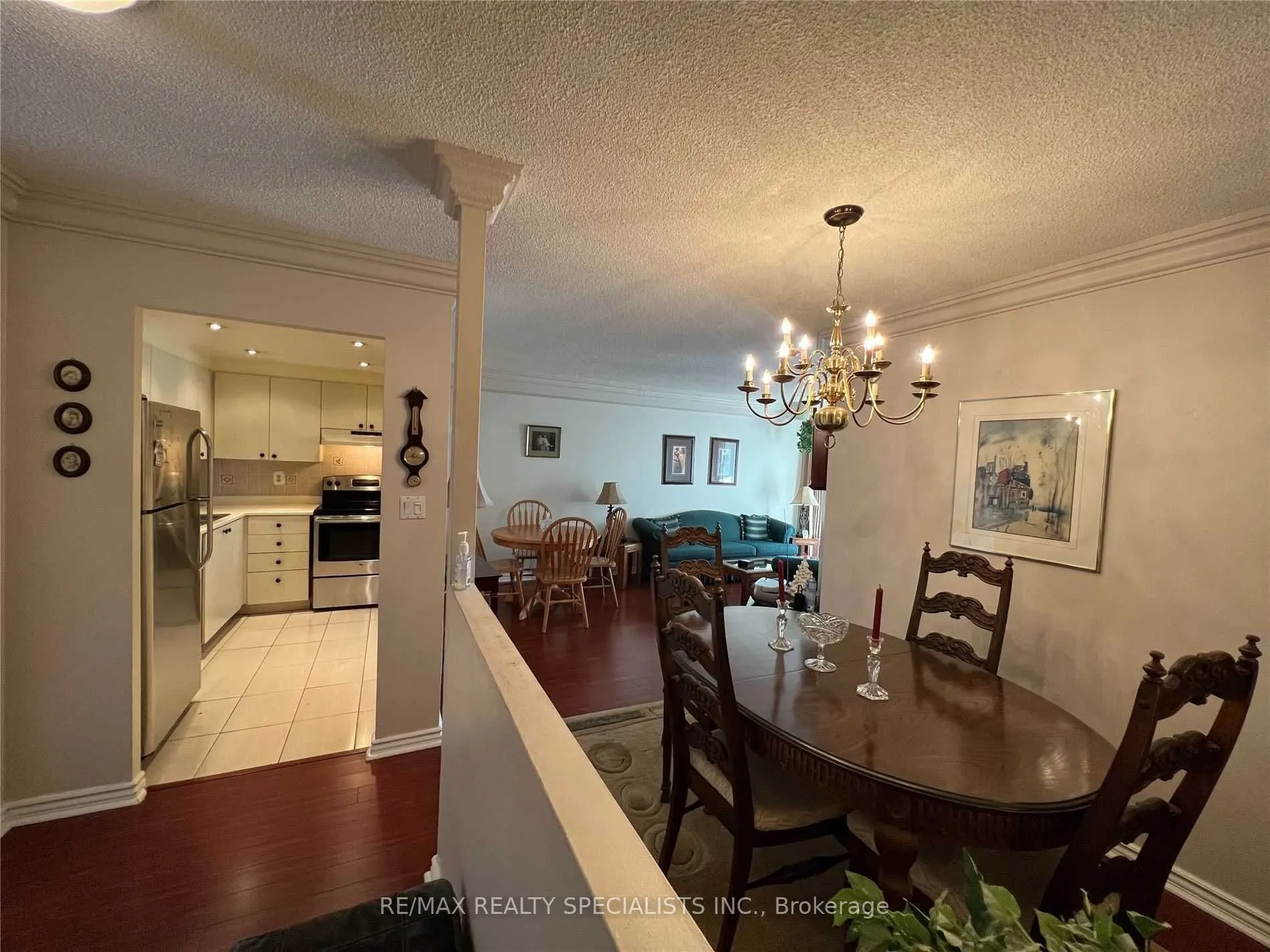 145 Hillcrest Avenue, #813 RM 2+Solarium